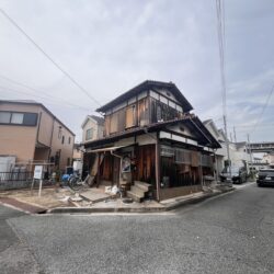 実質角地で日当たり通風良好です♪外観