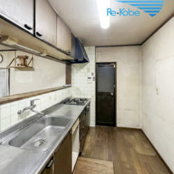 対面キッチンなのでお料理しながらリビングも見えます♪   ※AIによる家具消し加工有りキッチン