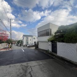 とても静かです♪スーパー、薬局も近く生活しやすい♪外観