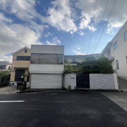 間口が広がると駐車もしやすくなります♪外観