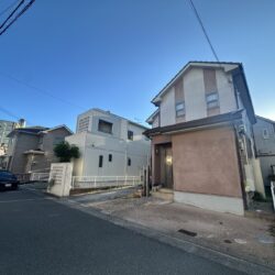 車庫も2台分ございます♪外観