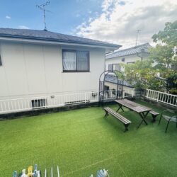 広くて綺麗に敷かれたグリーンの芝生で癒しのお庭♪ゆったりした時間が流れます♪