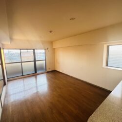 リビングは隣の和室と繋がっているため広く感じます♪