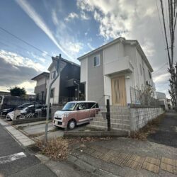 角地で前道は広々♪外観