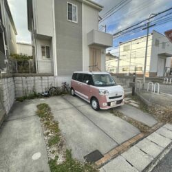 駐車スペースも並列2台可能♪