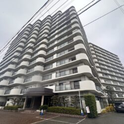 総戸数115戸の大型マンションです♪外観