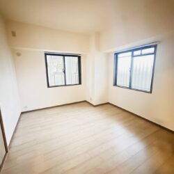 窓が二つある6.7帖のお部屋は光が入って開放的な広々空間♪洋室