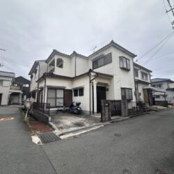 角地につき建ぺい率も緩和もあり、 陽当たり良好です♪外観