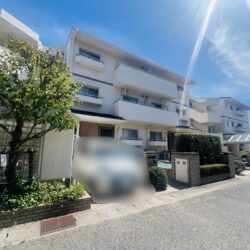 ☆Re-Kobe専任物件☆【コンフォール学園緑が丘第1 六号棟】令和3年1月建具も水回りも含めて全面リノベーション済の非常にキレイな物件♪玄関目の前に無料の専用駐車場使用権付き♪専用庭も付いています♪即入居可能♪