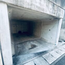 掘込駐車場付き♪日差しや雨風から愛車を守れます♪