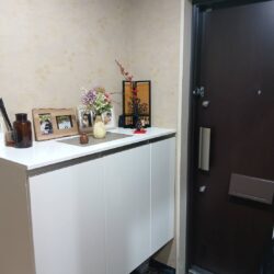 スッキリ玄関で床はおしゃれなフロアタイルにリフォームしています♪玄関