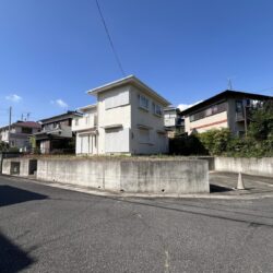 前面道路も広くて通りやすい♪外観
