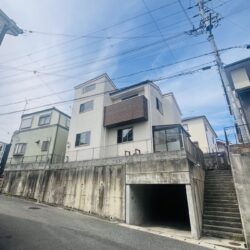 ☆Re-Kobe専任物件☆【神戸市西区玉津町二ツ屋戸建】玄関を開けると広々リビング♪仕切りもあるため使いやすさ満点♪家族団欒を楽しめる注文建築のお家です♪現在空家で即入居可能♪2025年9月中旬ハウスクリーニング済♪